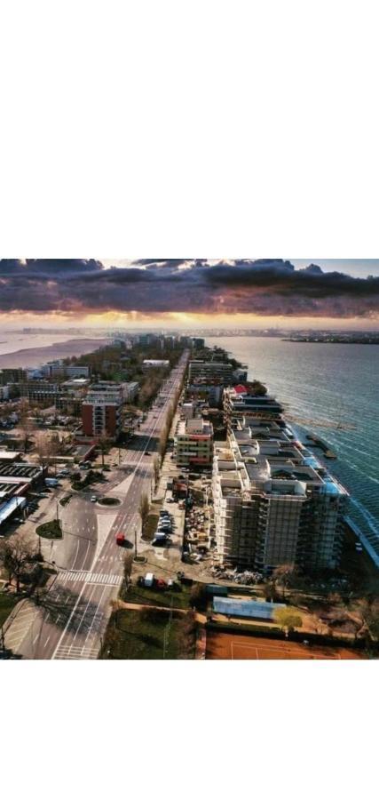 Deluxe Lake View Mamaia Exterior photo