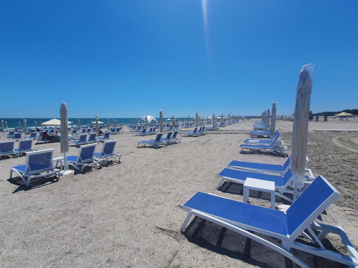 Deluxe Lake View Mamaia Exterior photo