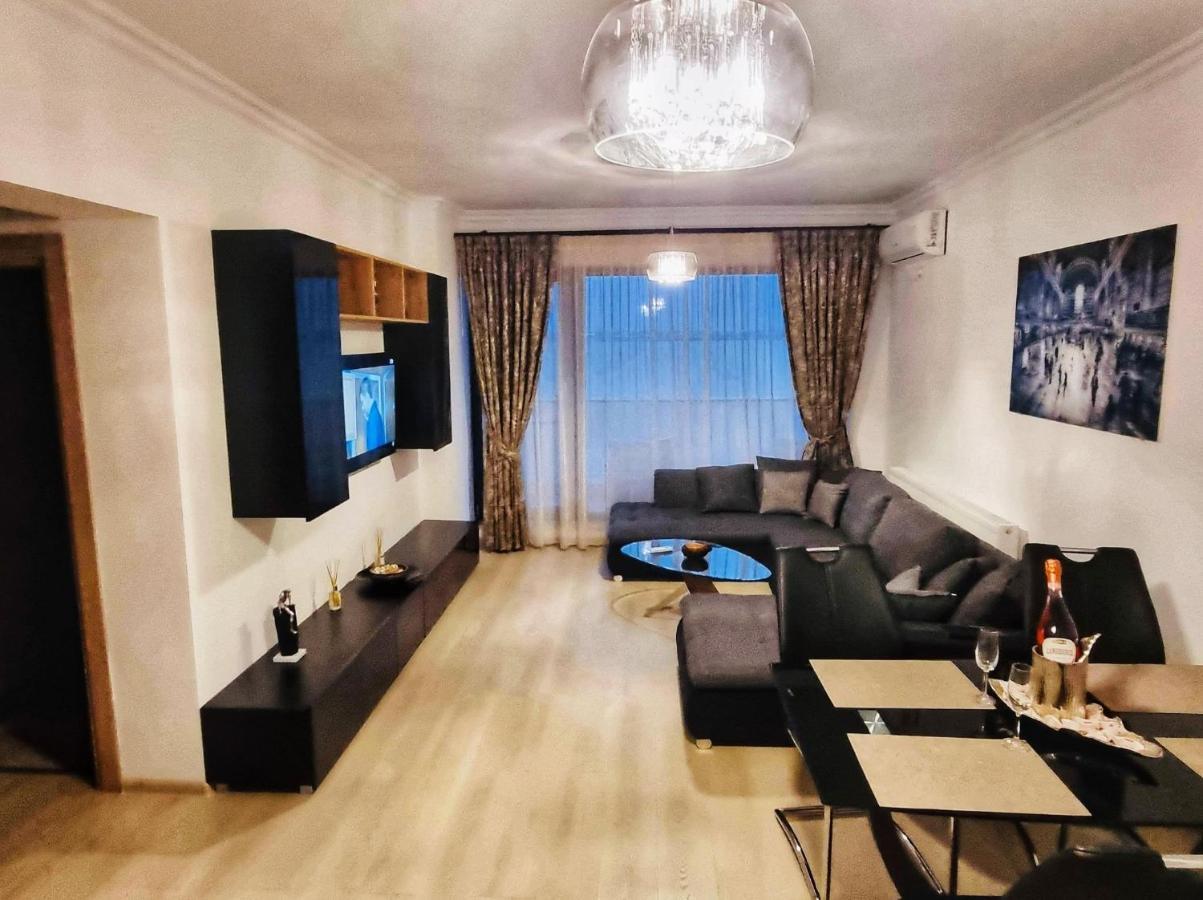 Deluxe Lake View Mamaia Exterior photo