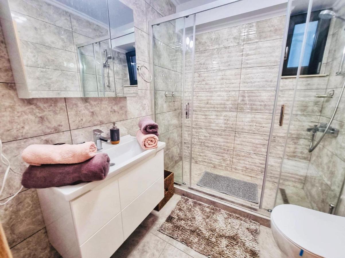 Deluxe Lake View Mamaia Exterior photo