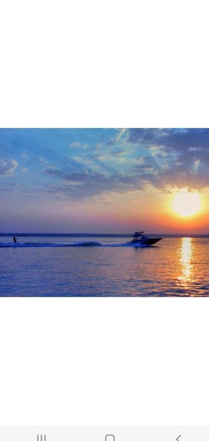 Deluxe Lake View Mamaia Exterior photo
