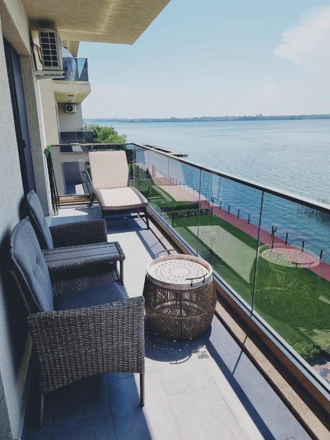 Deluxe Lake View Mamaia Exterior photo