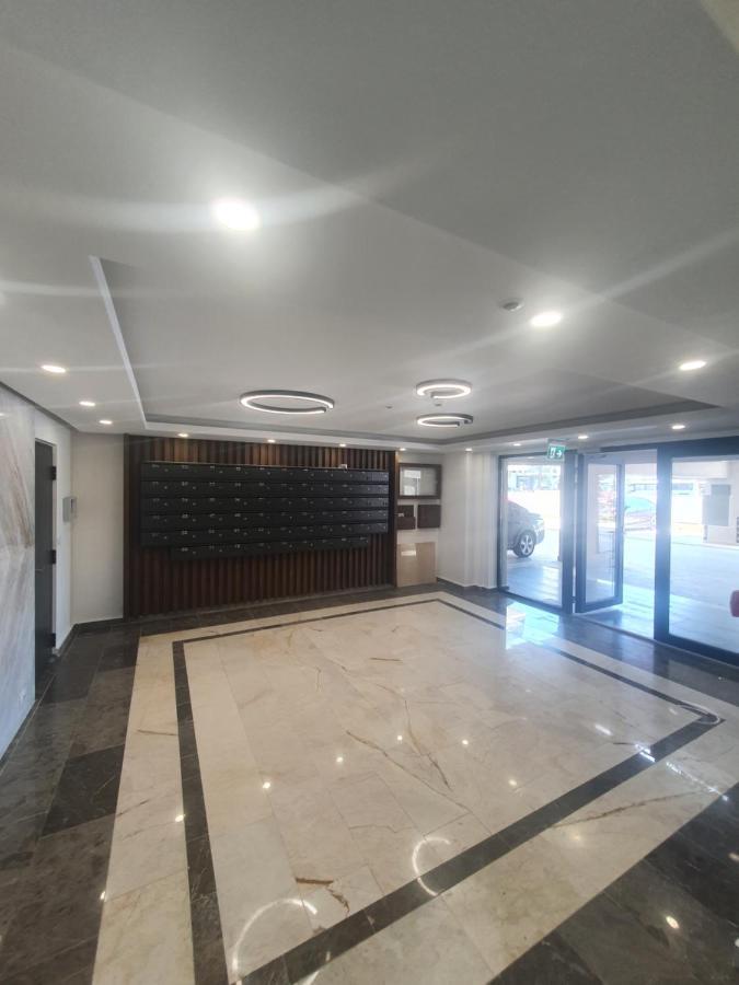 Deluxe Lake View Mamaia Exterior photo