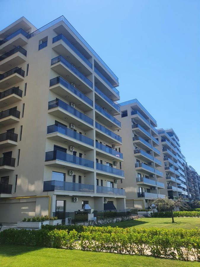 Deluxe Lake View Mamaia Exterior photo